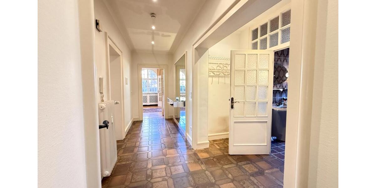 Villa Gelsenkirchen Buer - 12 Zimmer, 310 m&sup2;, 3.200&euro; | Angebot:22985202