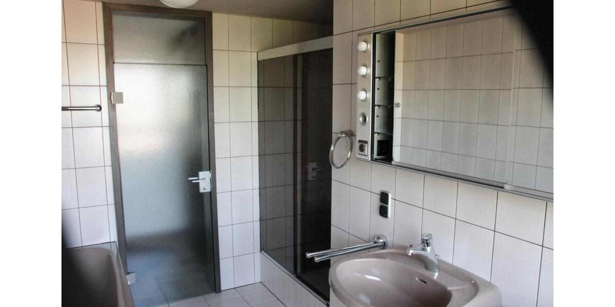 Einfamilienhaus Oberhausen - 2 Zimmer, 180 m&sup2;, 345.000&euro; | Angebot:25257357