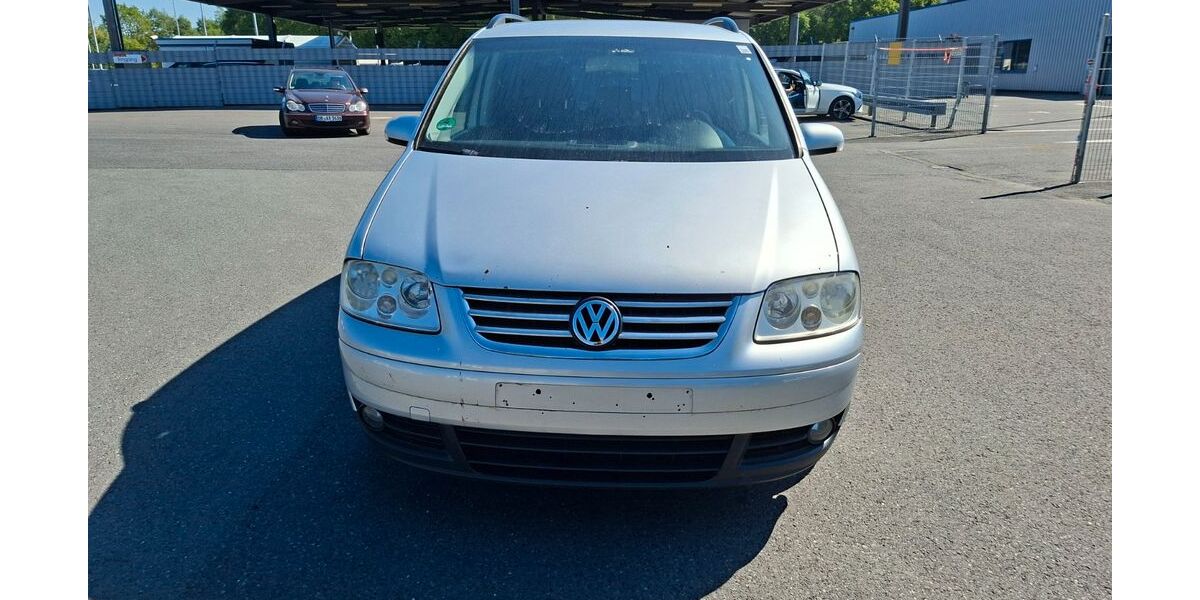 VW Touran 274.000 km 1.699 &euro; Oberhausen 46149