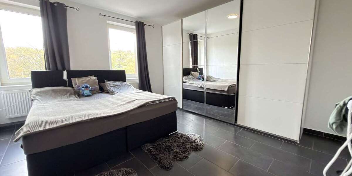 Modernisiertes 3-Parteienhaus mit Maisonette und Gartenanteil nahe Centro - Mehrfamilienhaus, Wohnhaus Oberhausen Osterfeld | Angebot:26041244