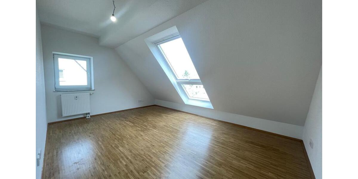 Dachgeschoßwohnung Essen Stadtbezirk IV - 3 Zimmer, 81 m&sup2;, 849&euro; | Angebot:26279244