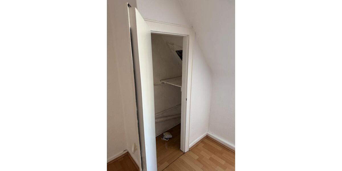 Dachgeschoßwohnung Gelsenkirchen Gelsenkirchen-Nord - 4 Zimmer, 70 m&sup2;, 470&euro; | Angebot:26288115