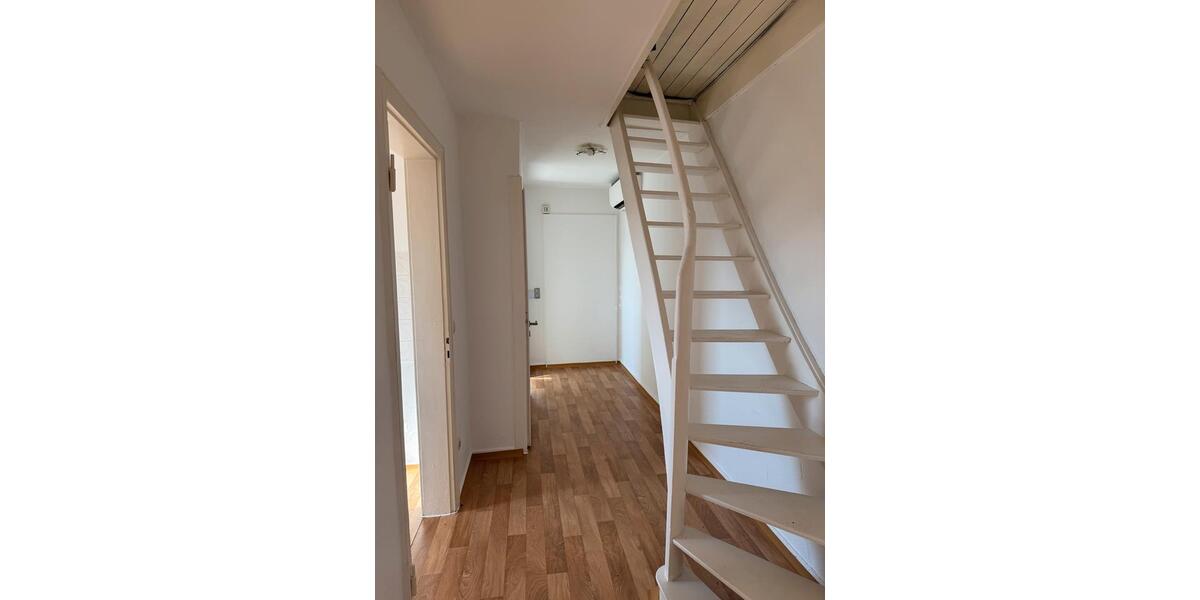 Dachgeschoßwohnung Gelsenkirchen Gelsenkirchen-Nord - 4 Zimmer, 70 m&sup2;, 470&euro; | Angebot:26288115