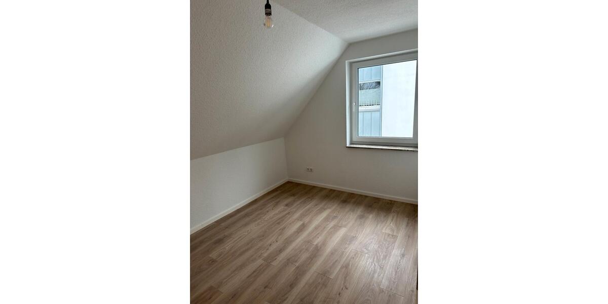 Dachgeschoßwohnung Oberhausen Rothebusch - 2 Zimmer, 67 m&sup2;, 780&euro; | Angebot:25591756
