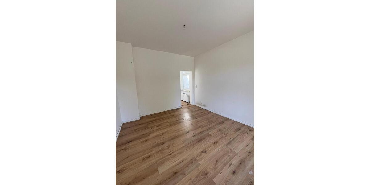 Erdgeschoßwohnung Essen Stadtbezirk IV - 3.5 Zimmer, 80 m&sup2;, 550&euro; | Angebot:24610633