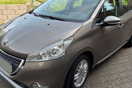 Peugeot 208 71.200 km 6.500 &euro; Essen 45329