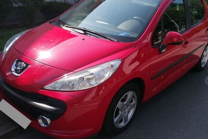 Peugeot 207 126.000 km 2.399 &euro; Oberhausen 46049