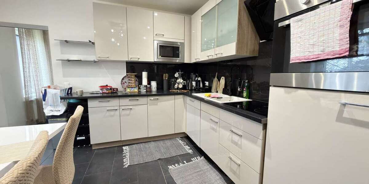 Modernisiertes 3-Parteienhaus mit Maisonette und Gartenanteil nahe Centro - Mehrfamilienhaus, Wohnhaus Oberhausen Osterfeld | Angebot:26041244