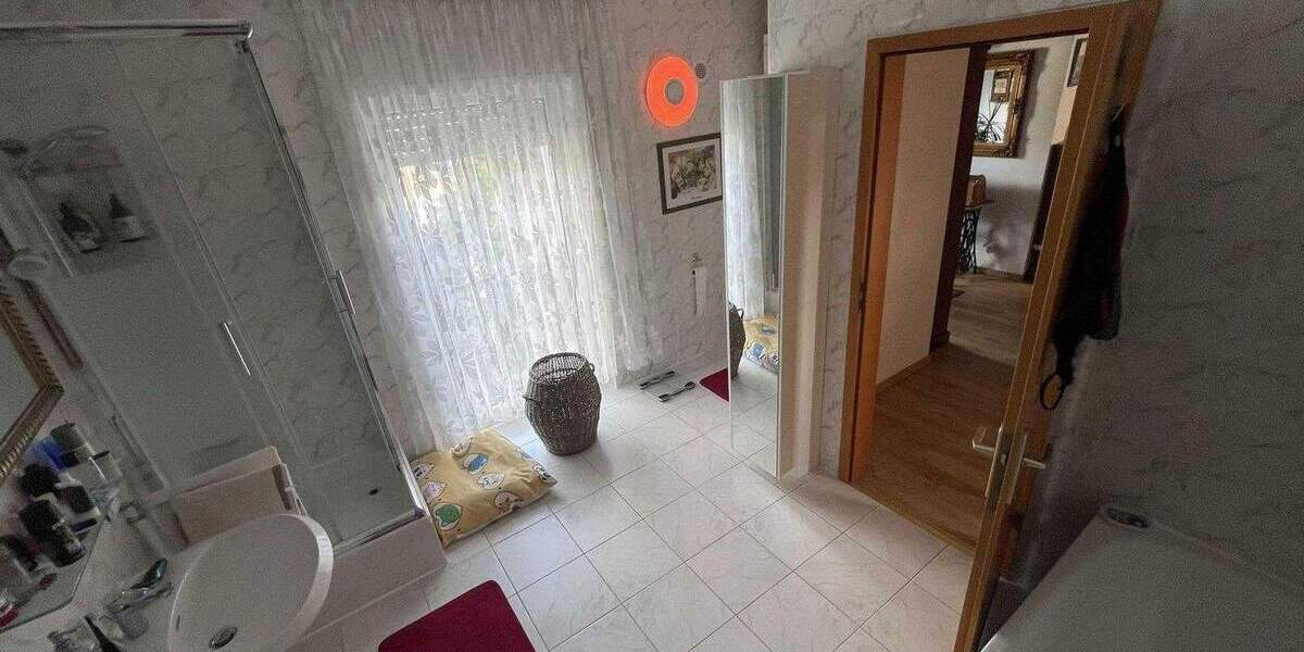 Reihenendhaus Rheinberg - 8 Zimmer, 255 m&sup2;, 690.000&euro; | Angebot:25674889